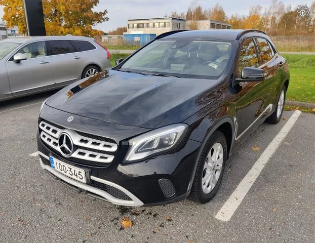 Mercedes-Benz GLA 200 200 d 4Matic A Premium Business Image 1